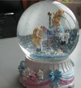 從樹脂工藝到個(gè)性禮品 探索煙灰缸、擺件與護(hù)膚品容器的藝術(shù)與商業(yè)